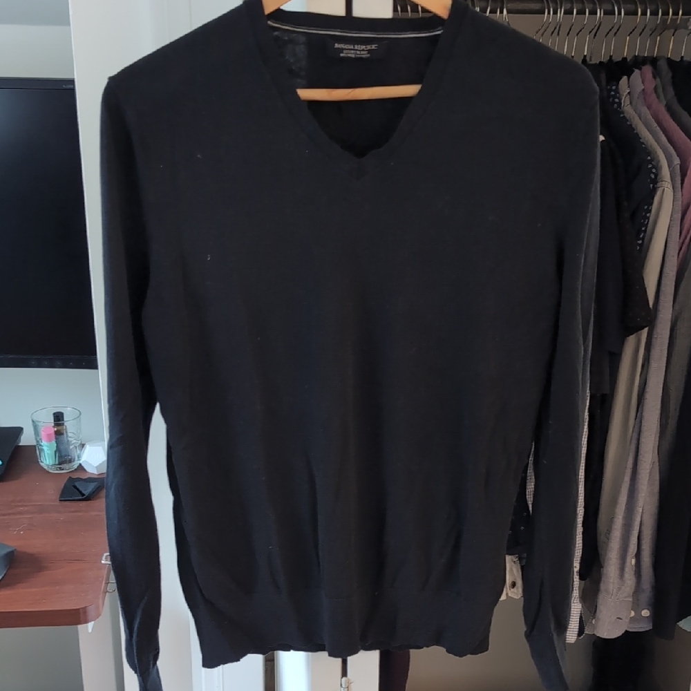Banana Republic Men's V-Neck Black Sweater